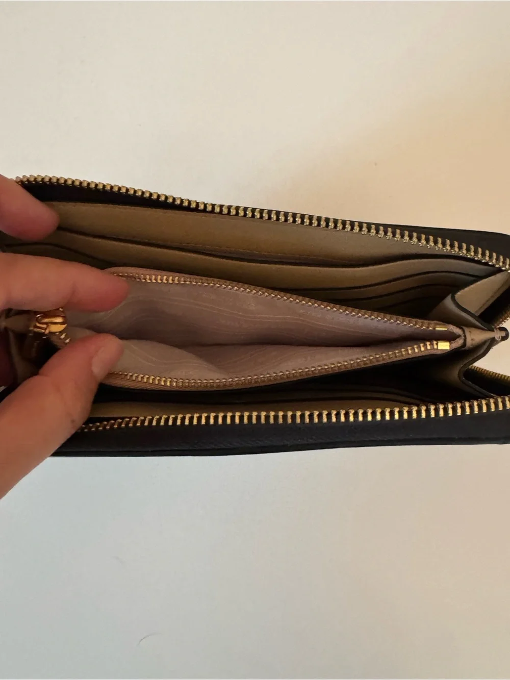 Kate Spade Zip Around Wallet